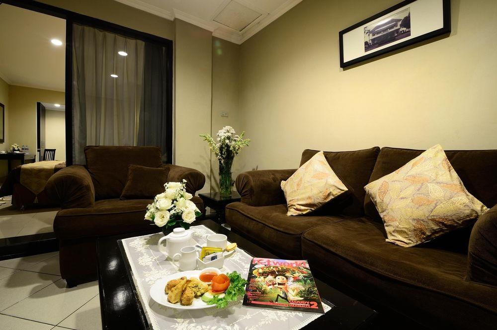 Capital O 534 Sriwijaya Hotel ジャカルタ エクステリア 写真